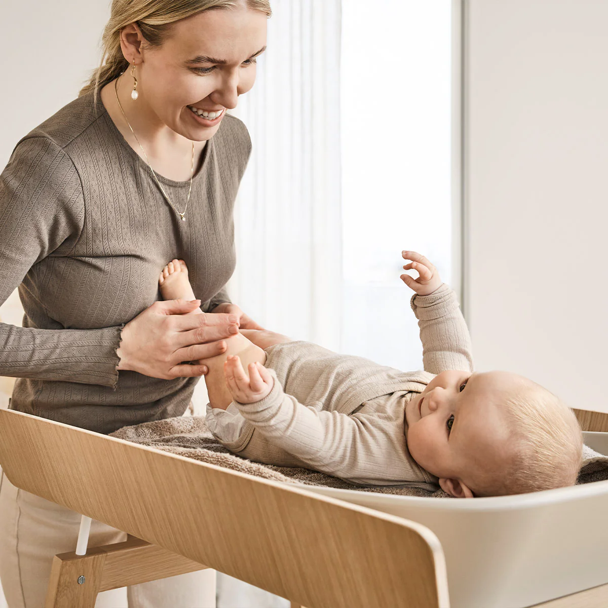 Linea™ Wickeltisch mit Schaumstoffpolster - Image 5